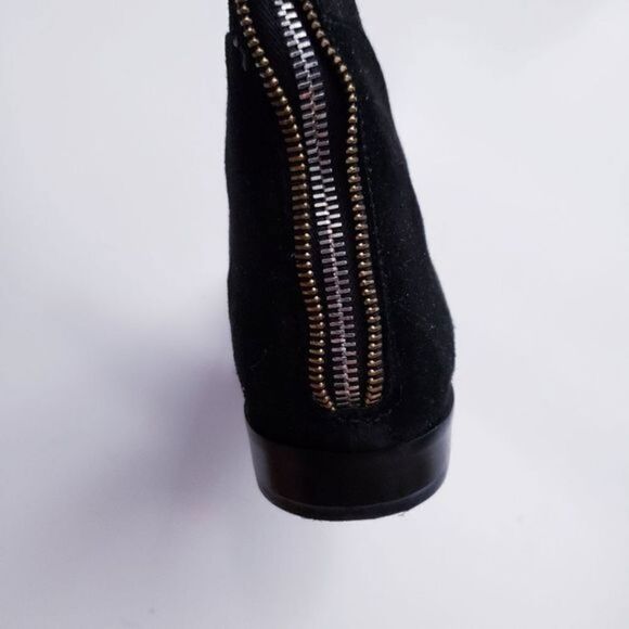 Black Boots‎ - Picture 2 of 6